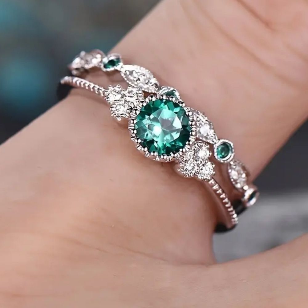 Elegant green zirconia wedding ring sz 6